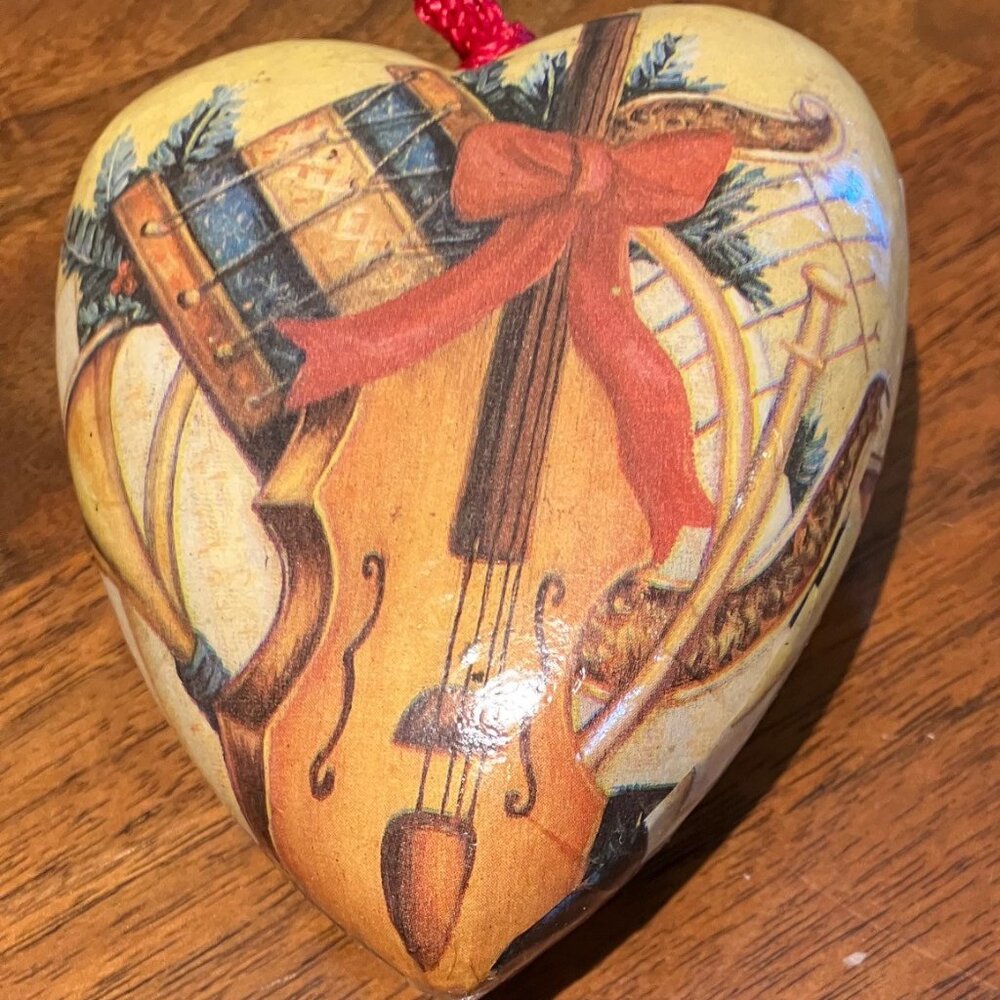Six Musical‎ Puff Christmas Ornaments 4"